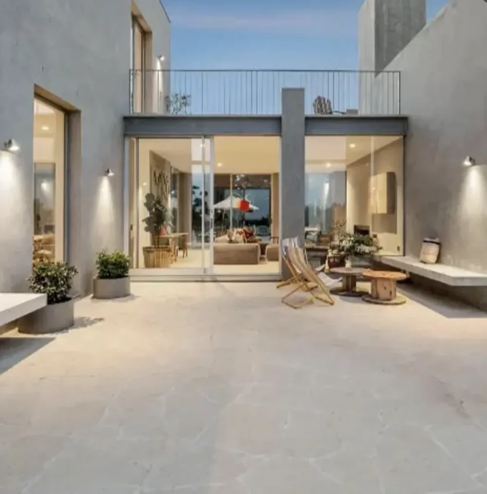 Painted exterior walls around an open courtyard at the Jan Juc home